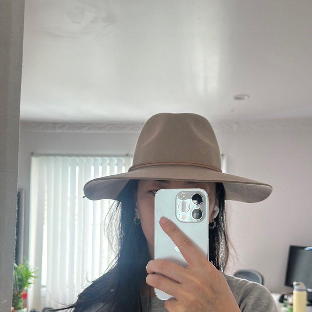 Phenix Classic Beige Women's Hat